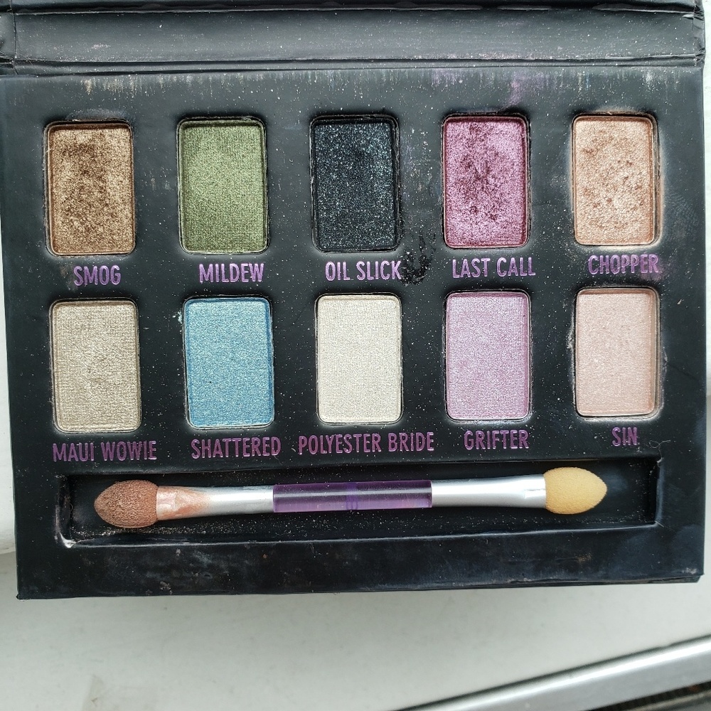 Urban Decay eyeshadow palette